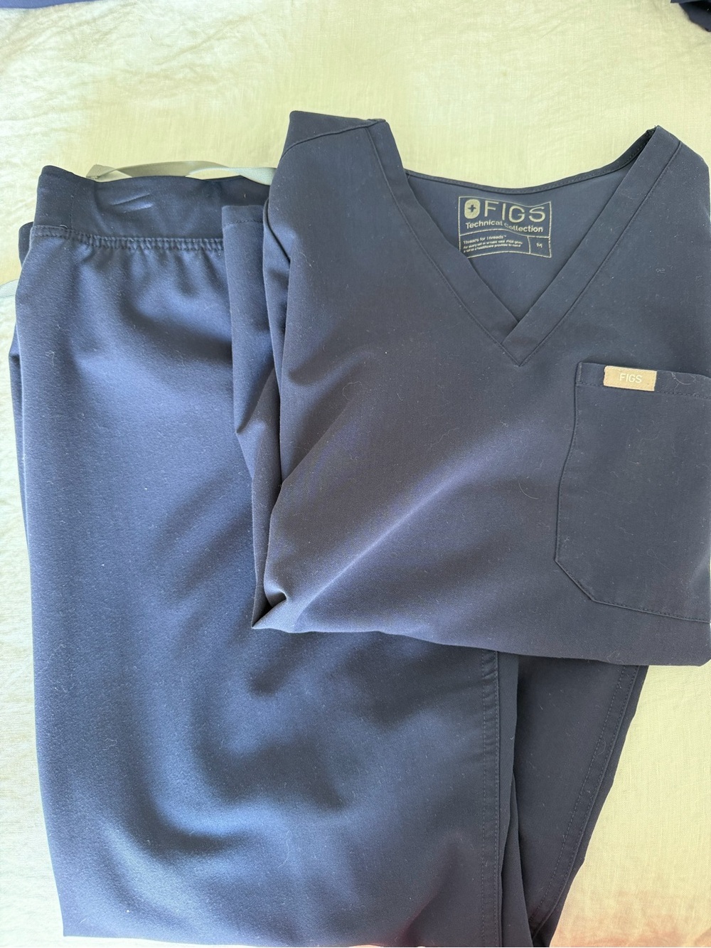 Figs Women’s Navy Scrub Set
